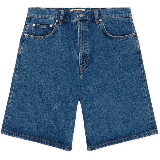Den helt rigtige blå denim shorts i loose fit fra Woodbird