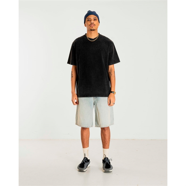 Den helt rigtige lyseblå denim shorts i loose fit fra Woodbird