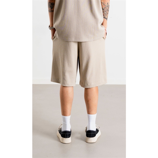 Moderne struktureret shorts i beige fra Woodbird