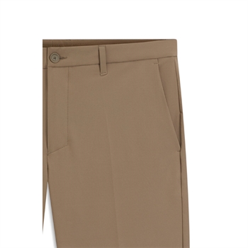 Stilrene slim fit shorts i sand farve fra BOSS