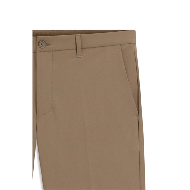 Stilrene slim fit shorts i sand farve fra BOSS