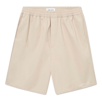 Lækre lyse sandfarvet sports shorts fra Les Deux