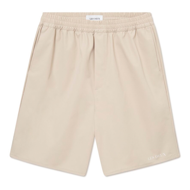 Lækre lyse sandfarvet sports shorts fra Les Deux