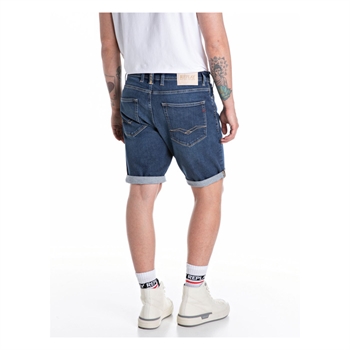 Lækre denim shorts i mellemblå fra Replay