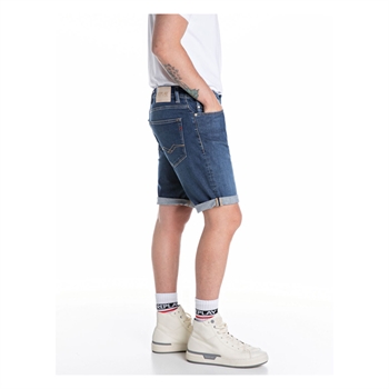 Lækre denim shorts i mellemblå fra Replay