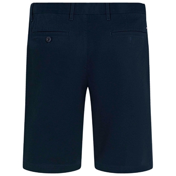 Klassiske chino shorts i blå fra Tommy Hilfiger.