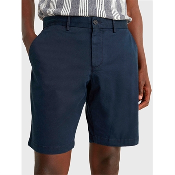 Klassiske chino shorts i blå fra Tommy Hilfiger.