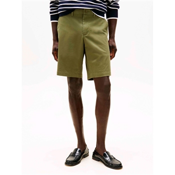 Klassiske chino shorts i grøn fra Tommy Hilfiger.