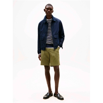 Klassiske chino shorts i grøn fra Tommy Hilfiger.