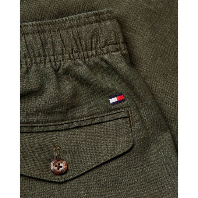 Smarte hør shorts i grøn fra Tommy Hilfiger.