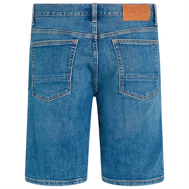 Lækker lys blå denim shorts fra Tommy Hilfiger.