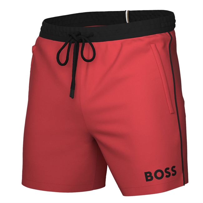 Smarte røde badeshorts fra BOSS.