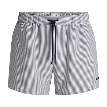 Moderne stribet badeshorts i farverne hvid og grå fra BOSS