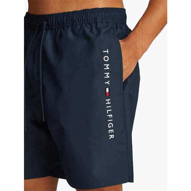 Lækre badeshorts i navy med logo fra Tommy Hilfiger