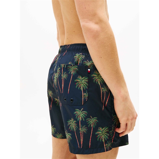 Lækre badeshorts i blå med palmer fra Tommy Hilfiger