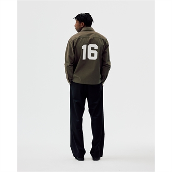 Moderne sort overshirt med smarte detaljer fra Bareen