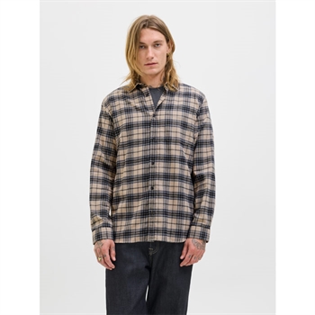 Pæn ternet overshirt i sand farve fra Jack & Jones