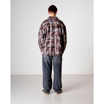Moderne brun ternet overshirt med ripped detaljer fra Woodbird