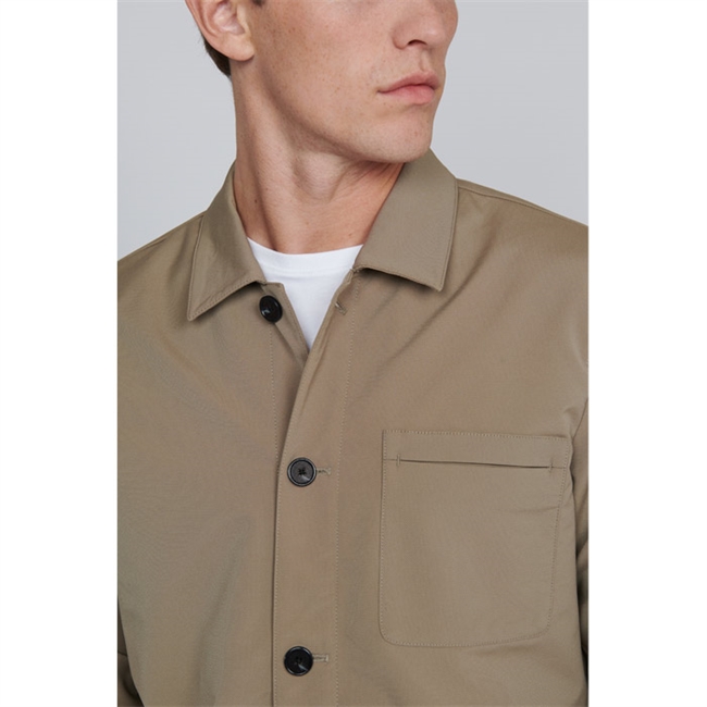 Lækker beige overshirt fra Matinique.