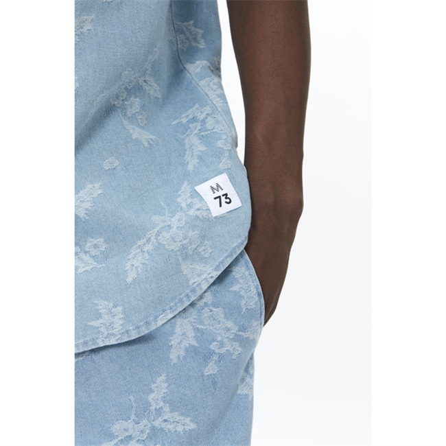 Pæn denim overshirt i lyseblå med mønster fra Matinique