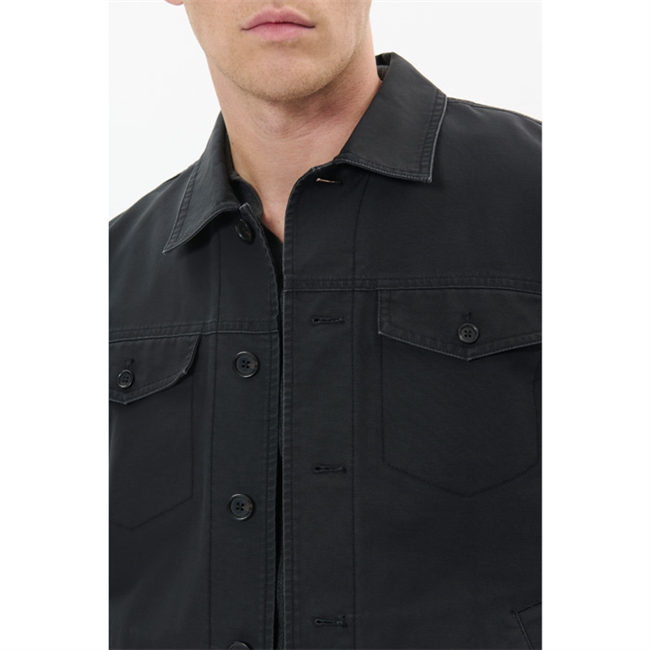 Moderne basic overshirt i sort fra Matinique