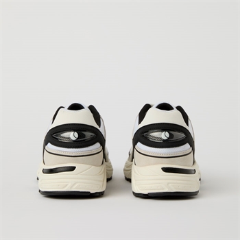 Smart hvid og sort sneaker fra Björn Borg.