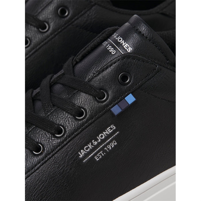 Jack & Jones\' mørkegrå sneakers med hvid sål og diskrete logo detaljer