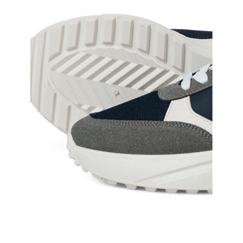 Smarte sneakers i blå, beige og hvid fra Jack & Jones.