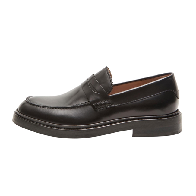 Klassisk og Stilfuld Sort Læder Loafer fra Selected.