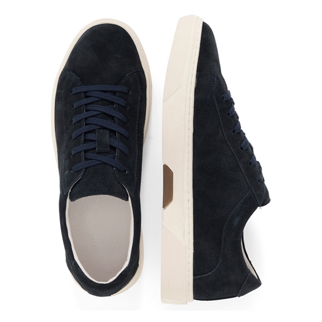 Smarte navy sneakers fra Matinique