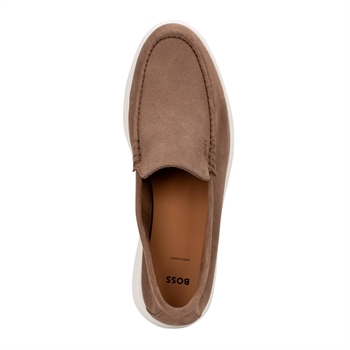 Lækker beige suede loafer Fra BOSS.