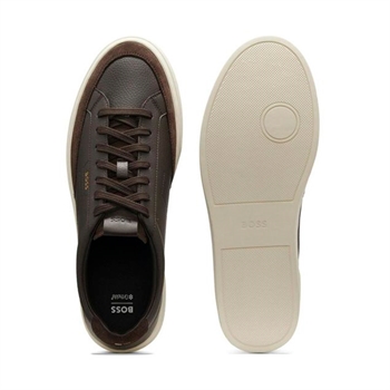 Stilren læder sneaker i brun fra BOSS