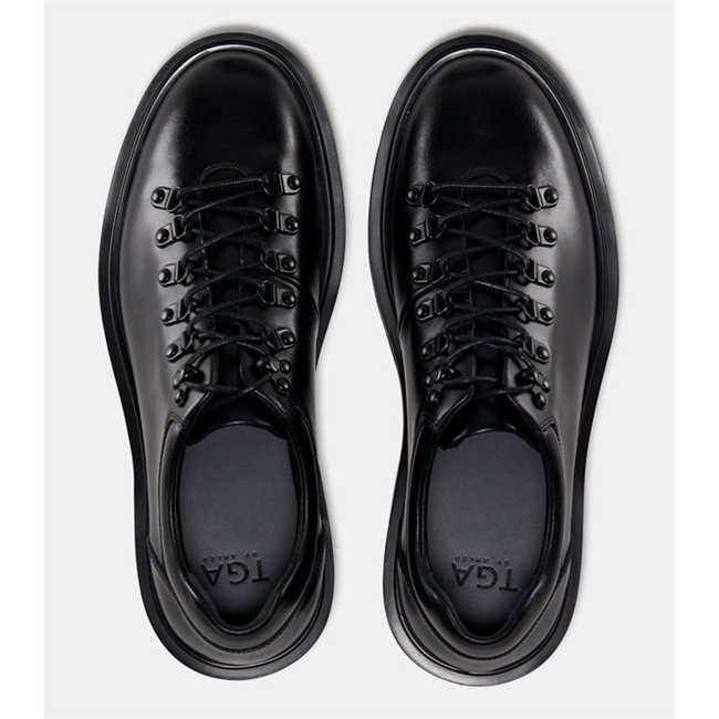 Pæne læder sneakers i sort fra TGA By Ahler