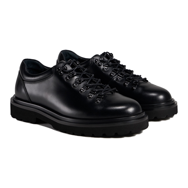 Pæne læder sneakers i sort fra TGA By Ahler