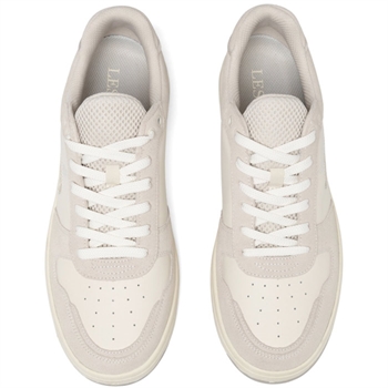 Basket Sneaker fra Les Deux i hvid med suede detaljer.