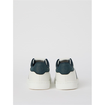 Lækker hvid sneaker fra Björn Borg med blå logo detaljer.