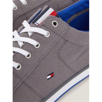 Let Grå Tommy Hilfiger Sneaker.