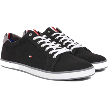Let og Behagelig Sort Sneaker fra Tommy Hilfiger.