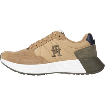 Eksklusiv Suede Tommy Hilfiger Sneaker i Beige med grøn hælkappe og hvid sål.