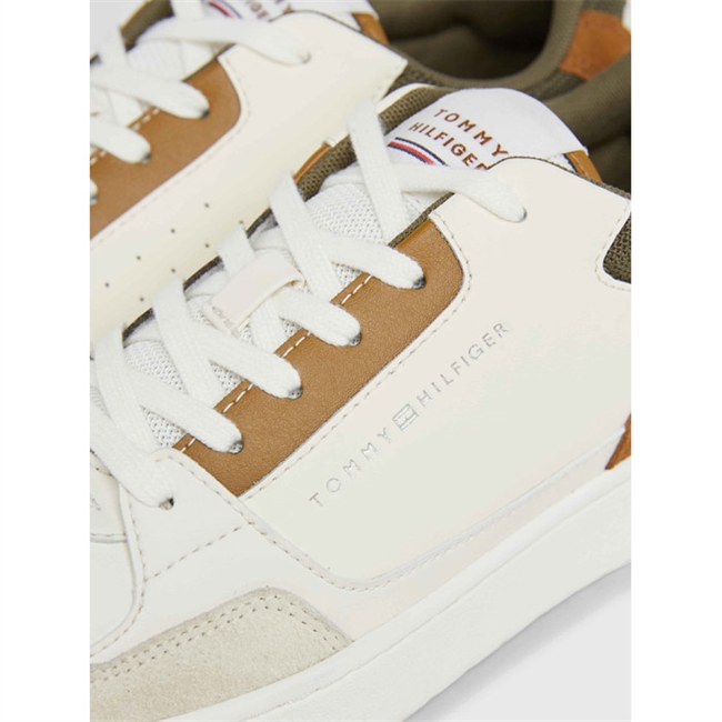 Smart og Elegant Hvid Læder sneaker fra Tommy Hilfiger.