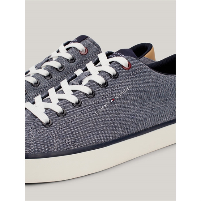 Flot meleret bomulds sneaker med logo detaljer fra Tommy Hilfiger. 