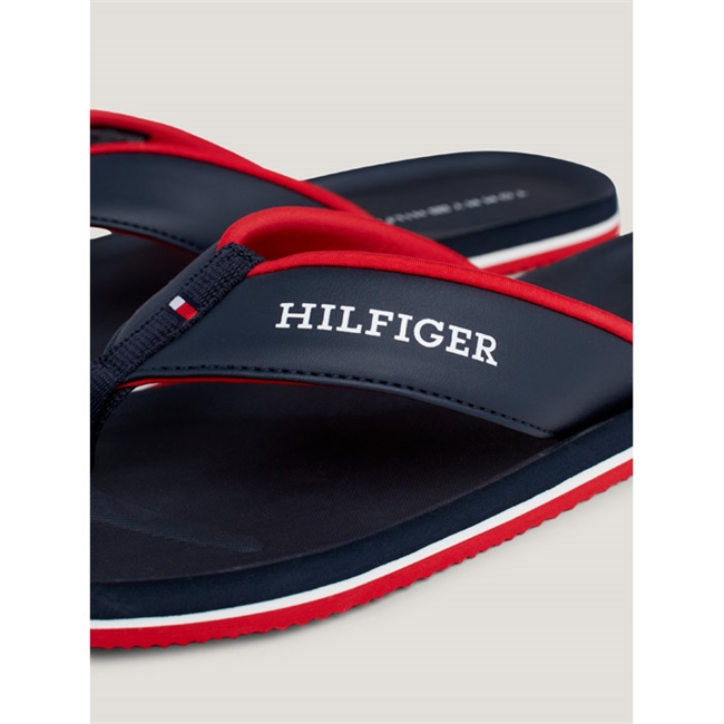 Ikonisk klip klapper i Tommy Hilfiger\'s farver.