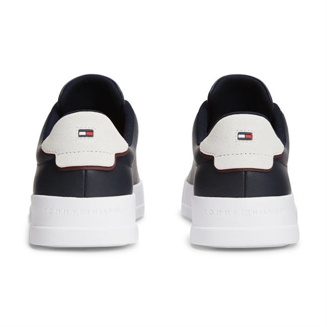 Klassisk navy sneaker med hvid sål fra Tommy Hilfiger