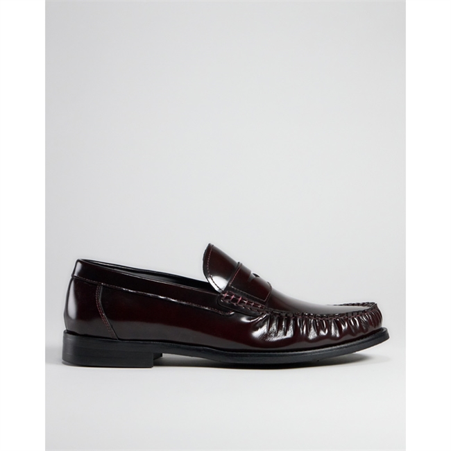 Stilren læder loafer i klassisk bordeaux fra TGA By Ahler