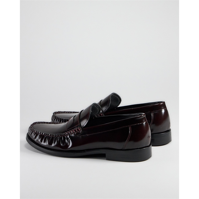 Stilren læder loafer i klassisk bordeaux fra TGA By Ahler