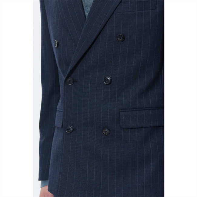 Moderne dobbeltradede blazer i ternet navy fra Matinique