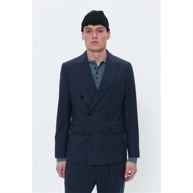 Moderne dobbeltradede blazer i ternet navy fra Matinique
