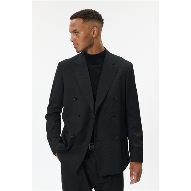 Moderne og pæn dobbeltradede blazer i sort fra Matinique