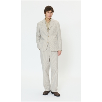 Moderne stribet blazer i beige fra Matinique