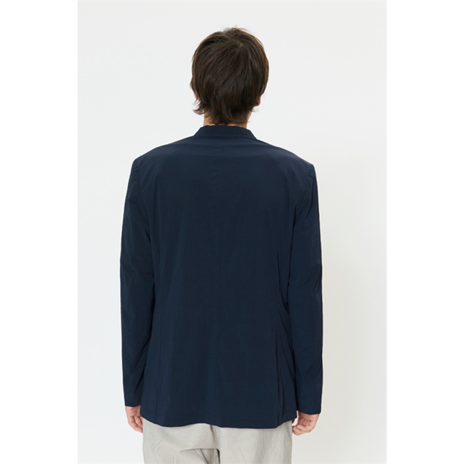 Moderne og stilren blazer i navy fra Matinique